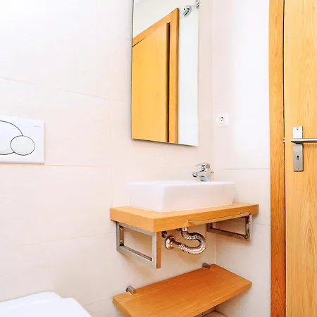 By The - Checkinhome Lägenhet *